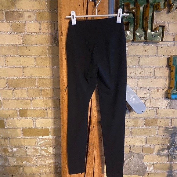 Lysse Signature Black Center Seam Legging - Picture 6 of 6